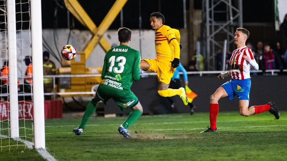 Raphinha marcando el 0-2 vs Barbastro.