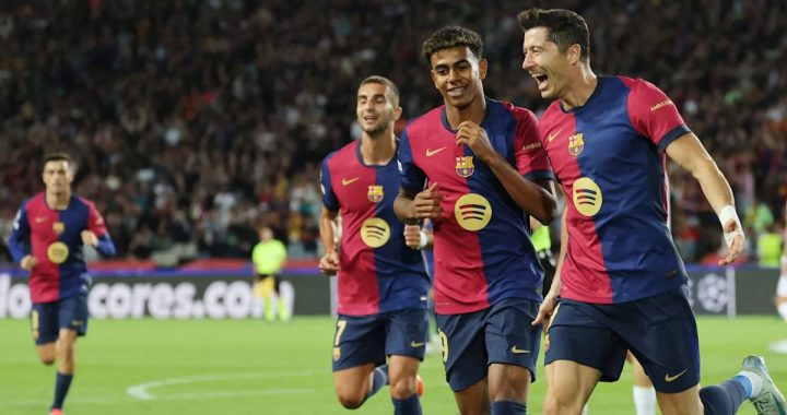 Jugadores celebrando uno de los goles vs Atalanta.