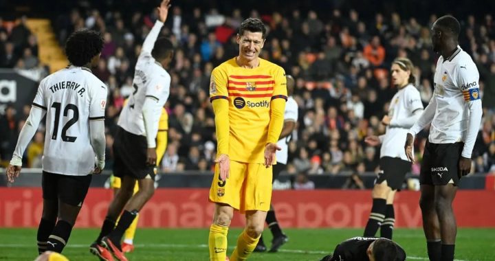 Lewandowski celebrando su gol de penalti.
