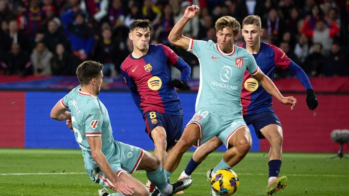 El FC Barcelona se mide frente al Atlético de Madrid.