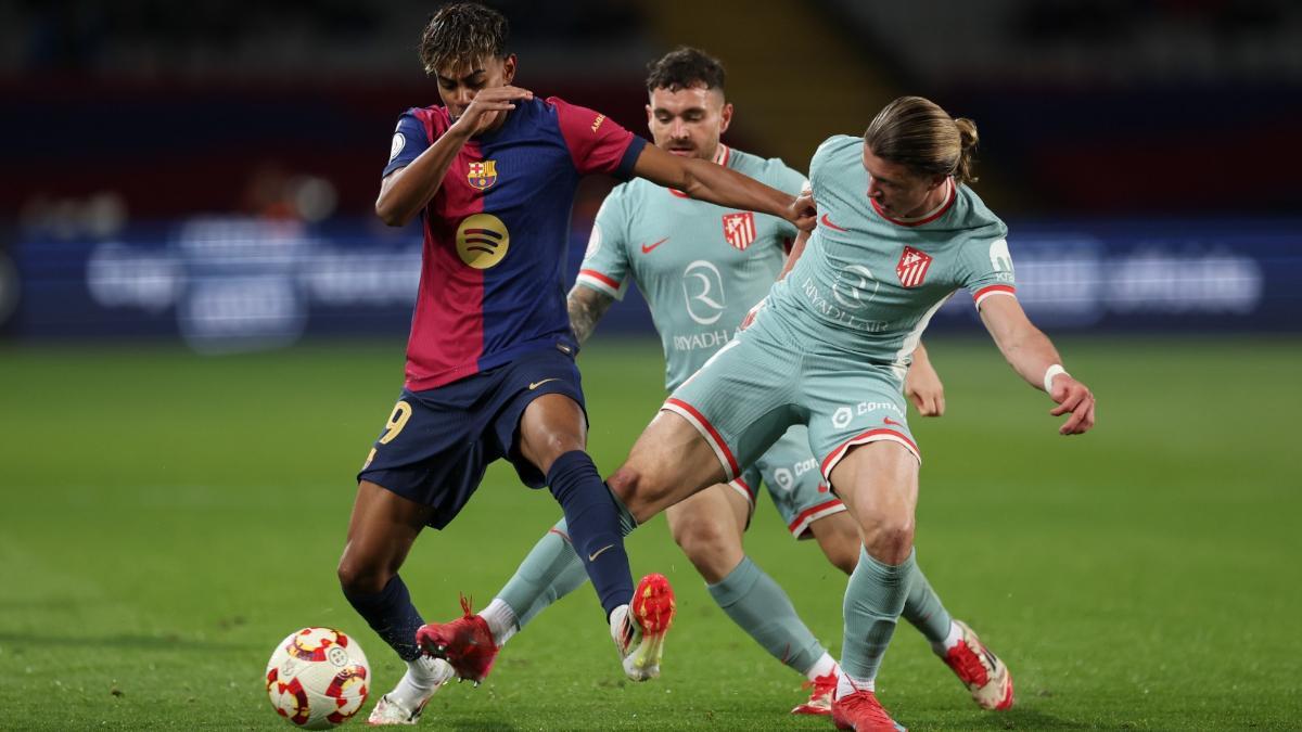 El FC Barcelona se mide al Atlético de Madrid.