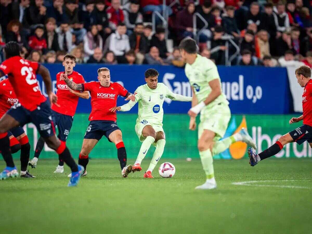 El FC Barcelona se mide frente al Osasuna.