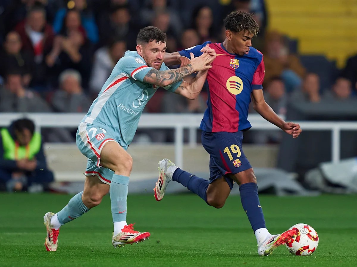 El FC Barcelona se mide al Atlético de Madrid.