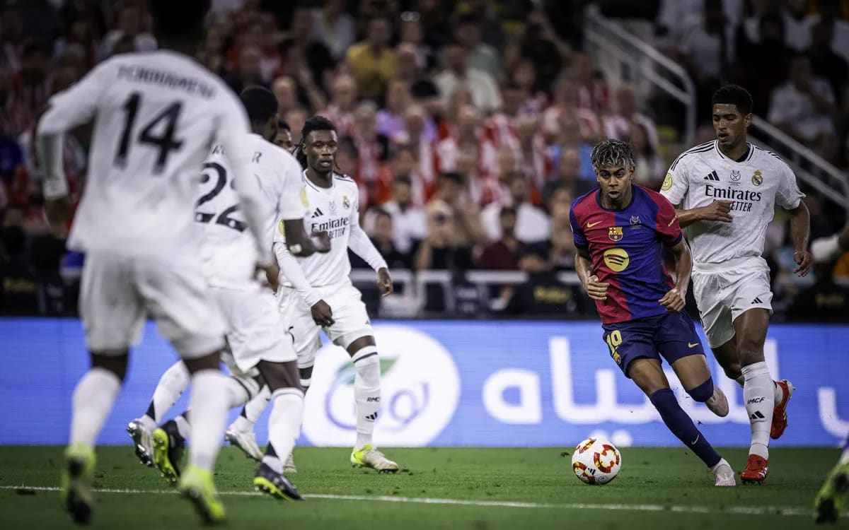El FC Barcelona se mide frente al Real Madrid.